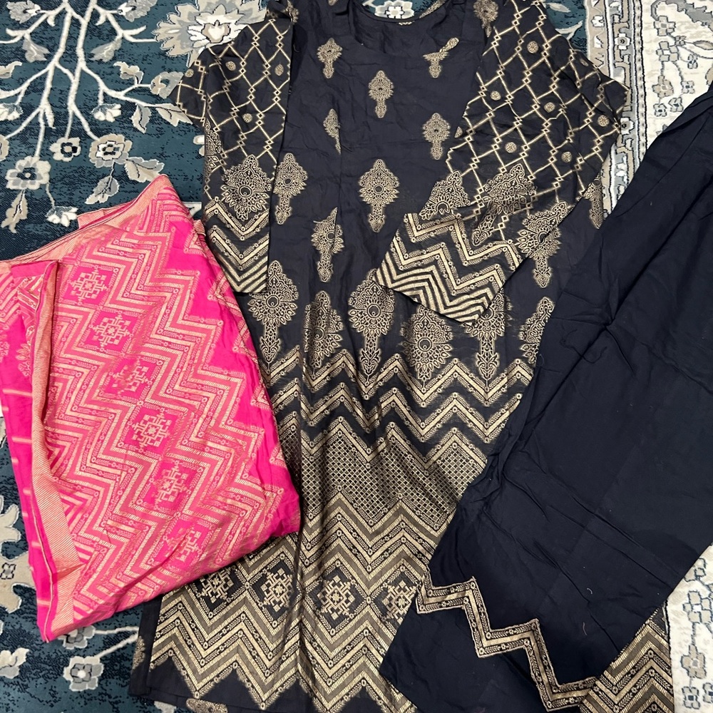 New3 piece Laxauary Lawn Salwarkameez xl jiqard